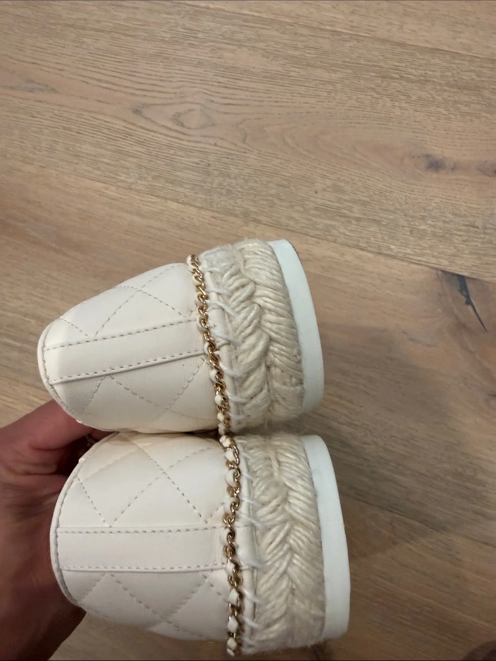 Chanel Women's White & Black Quilted Espadrille Flats size 39 never worn
